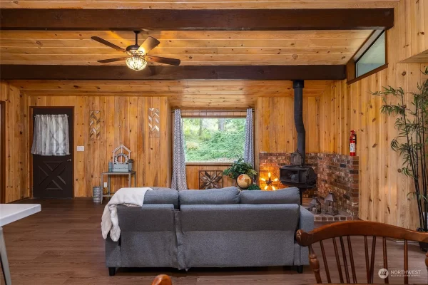 8d7f1189a6abacf87382a2b451e5481e-uncropped_scaled_within_1536_1152